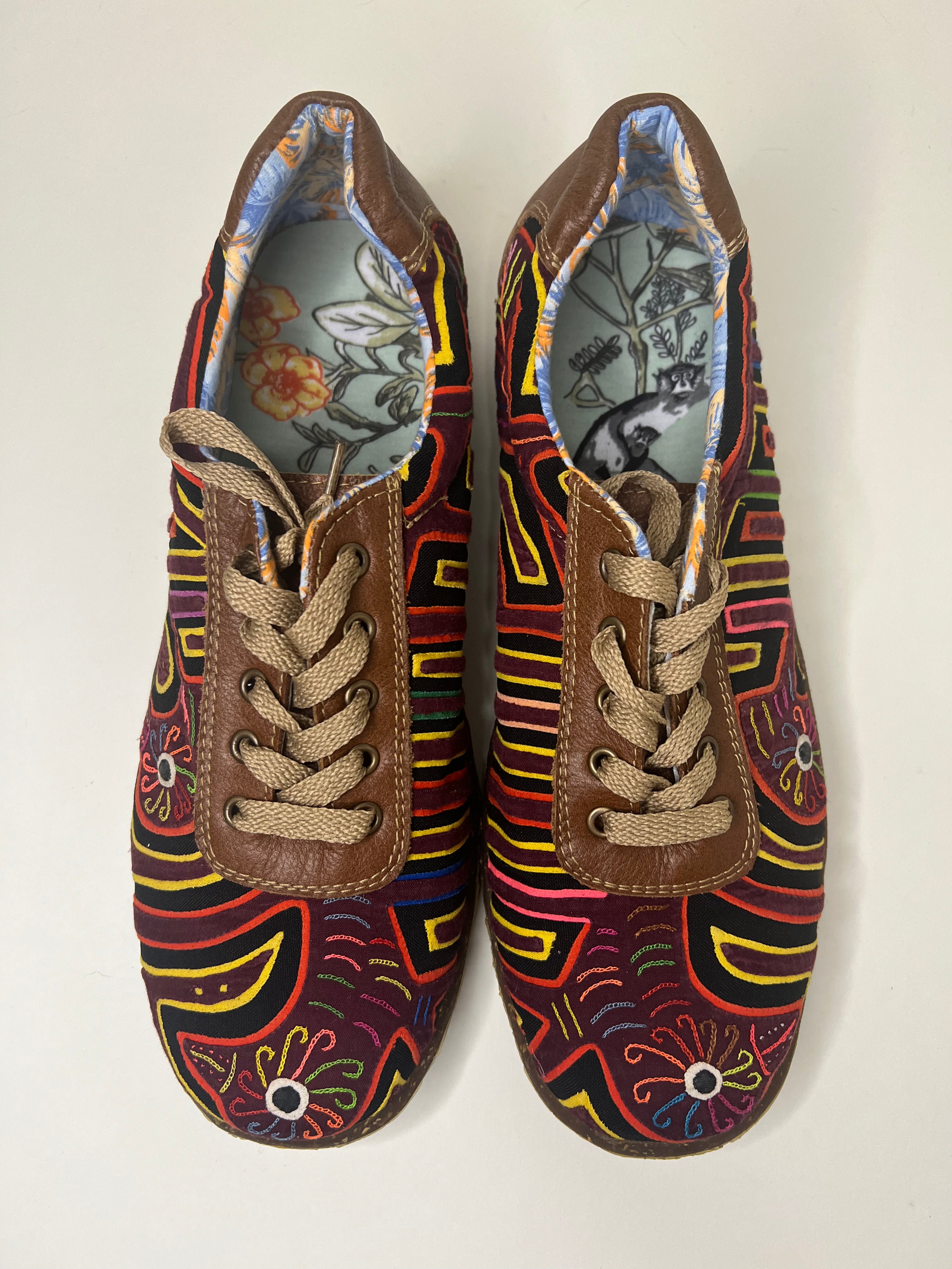 Mola Tennie - The Ojo de Sol