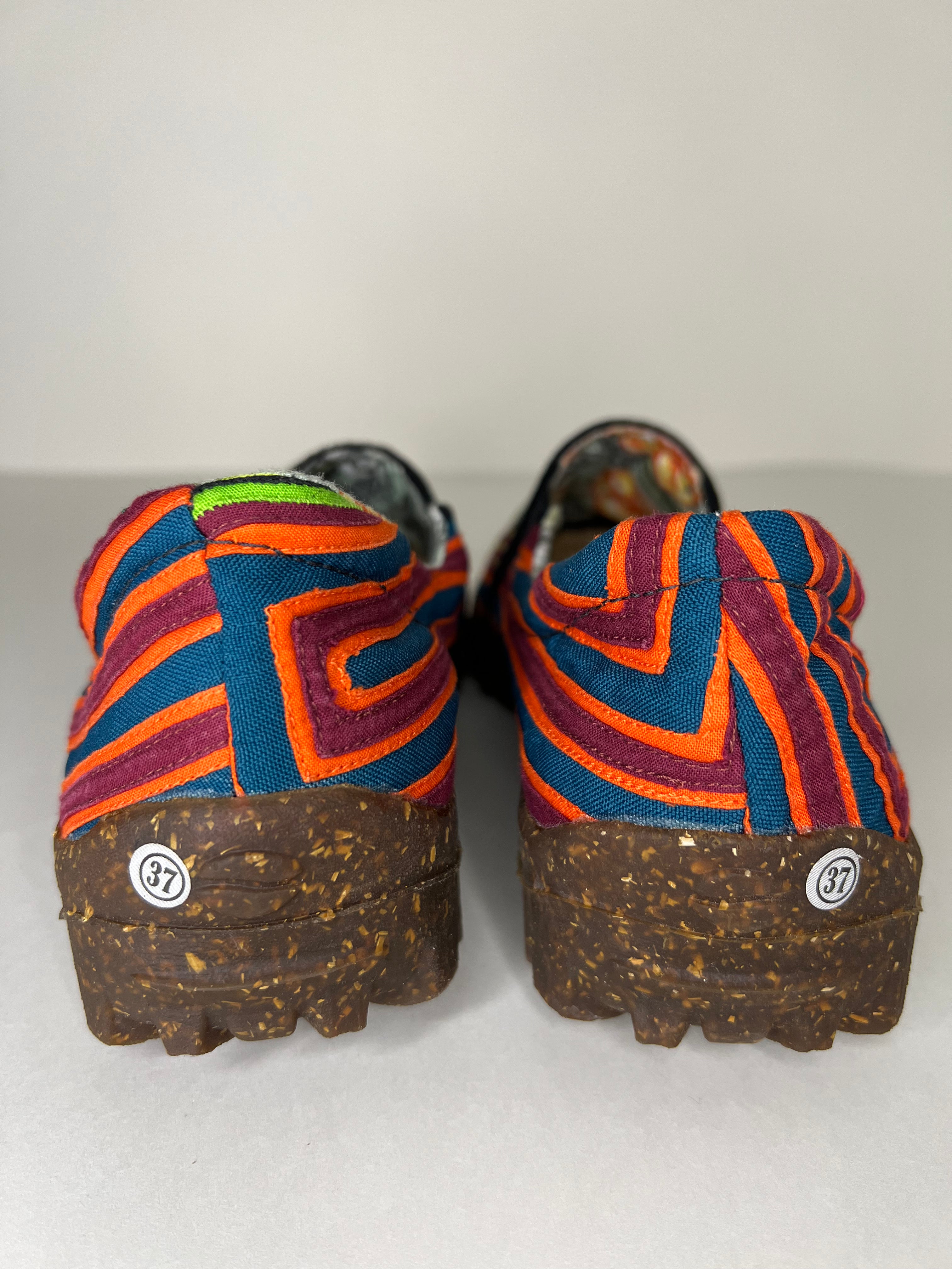 Mola Moccasins - The Pájaros