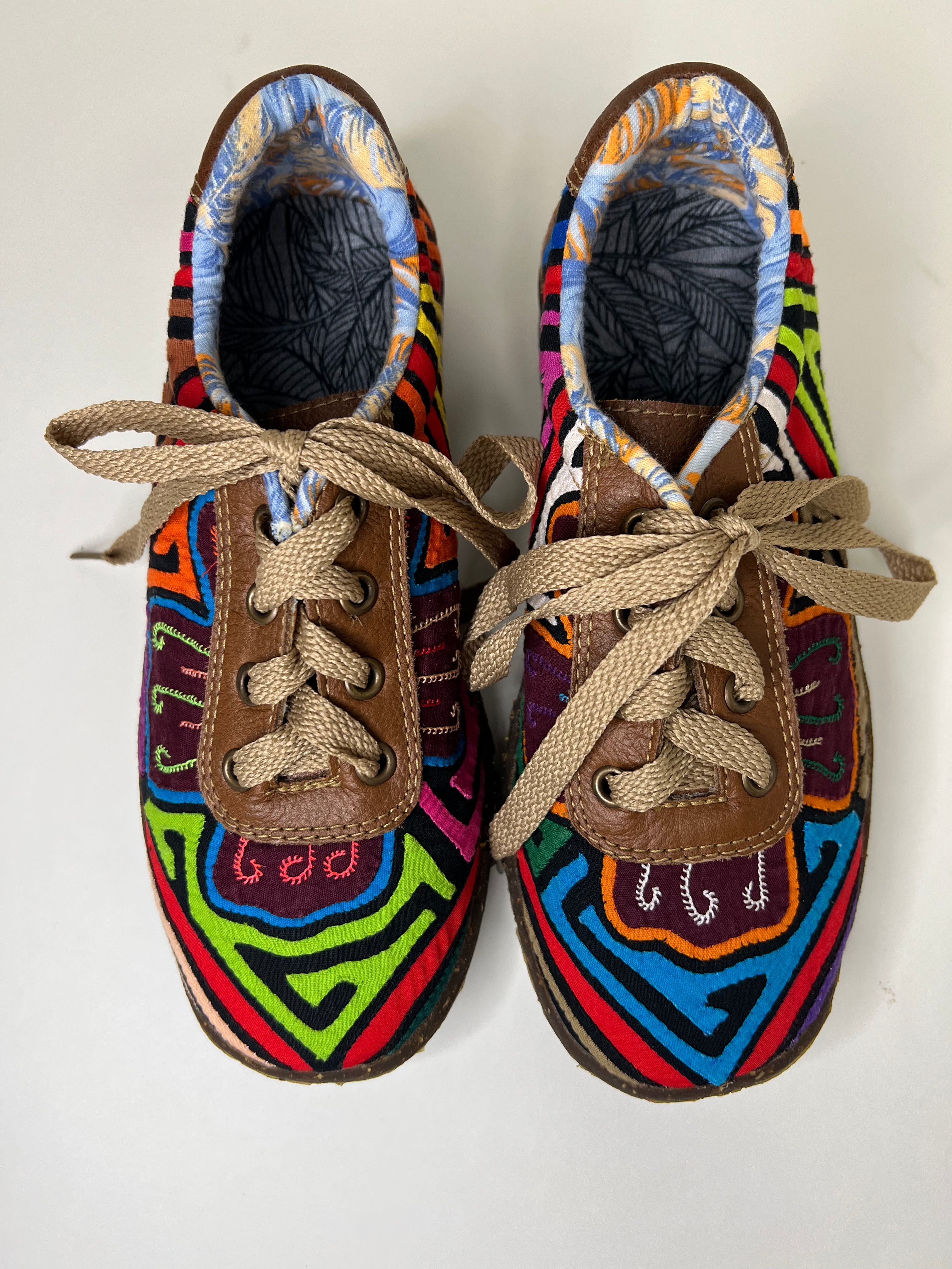 Mola Tennie - The Alegría