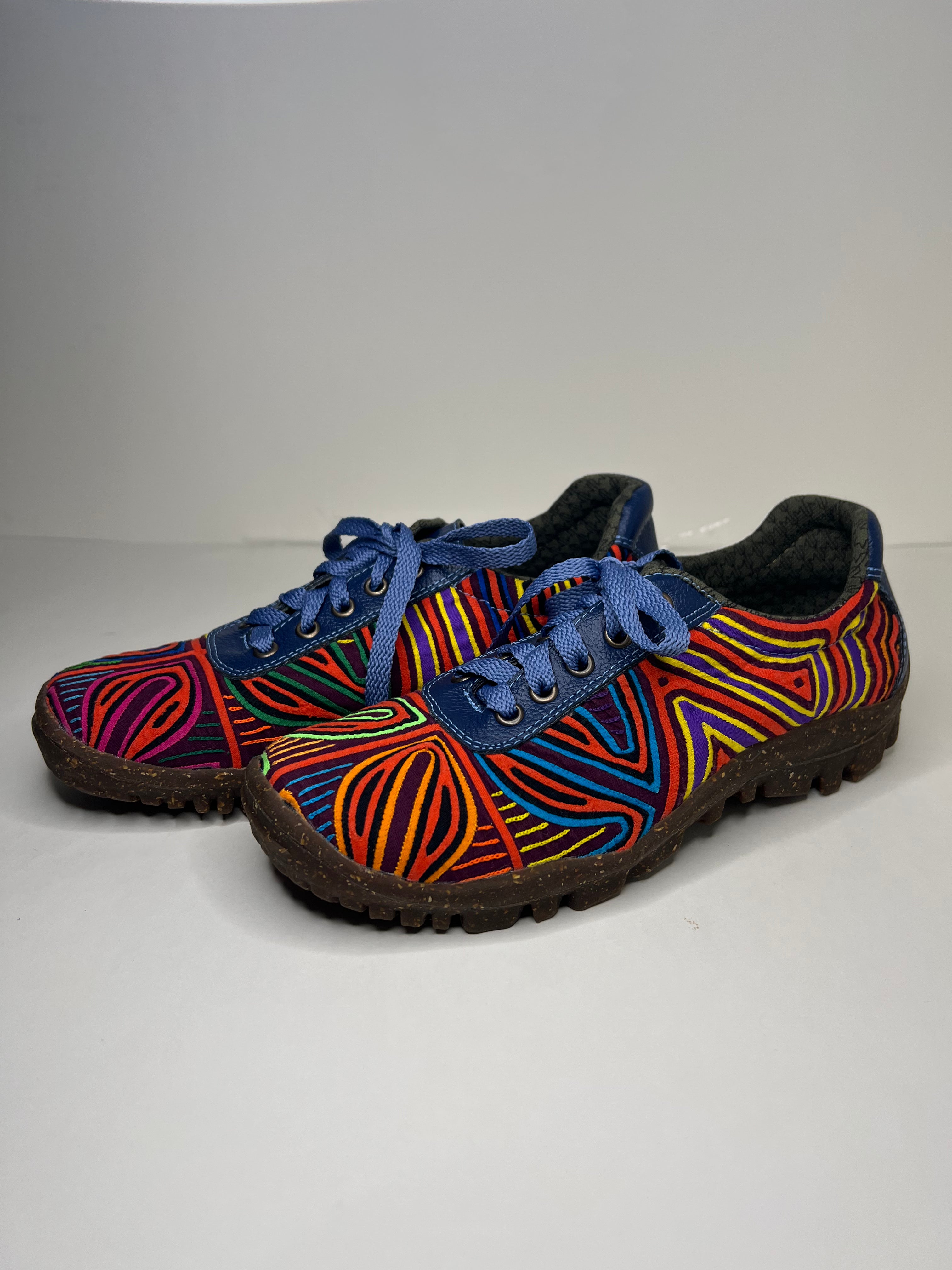 Mola Tennies - The Prisma