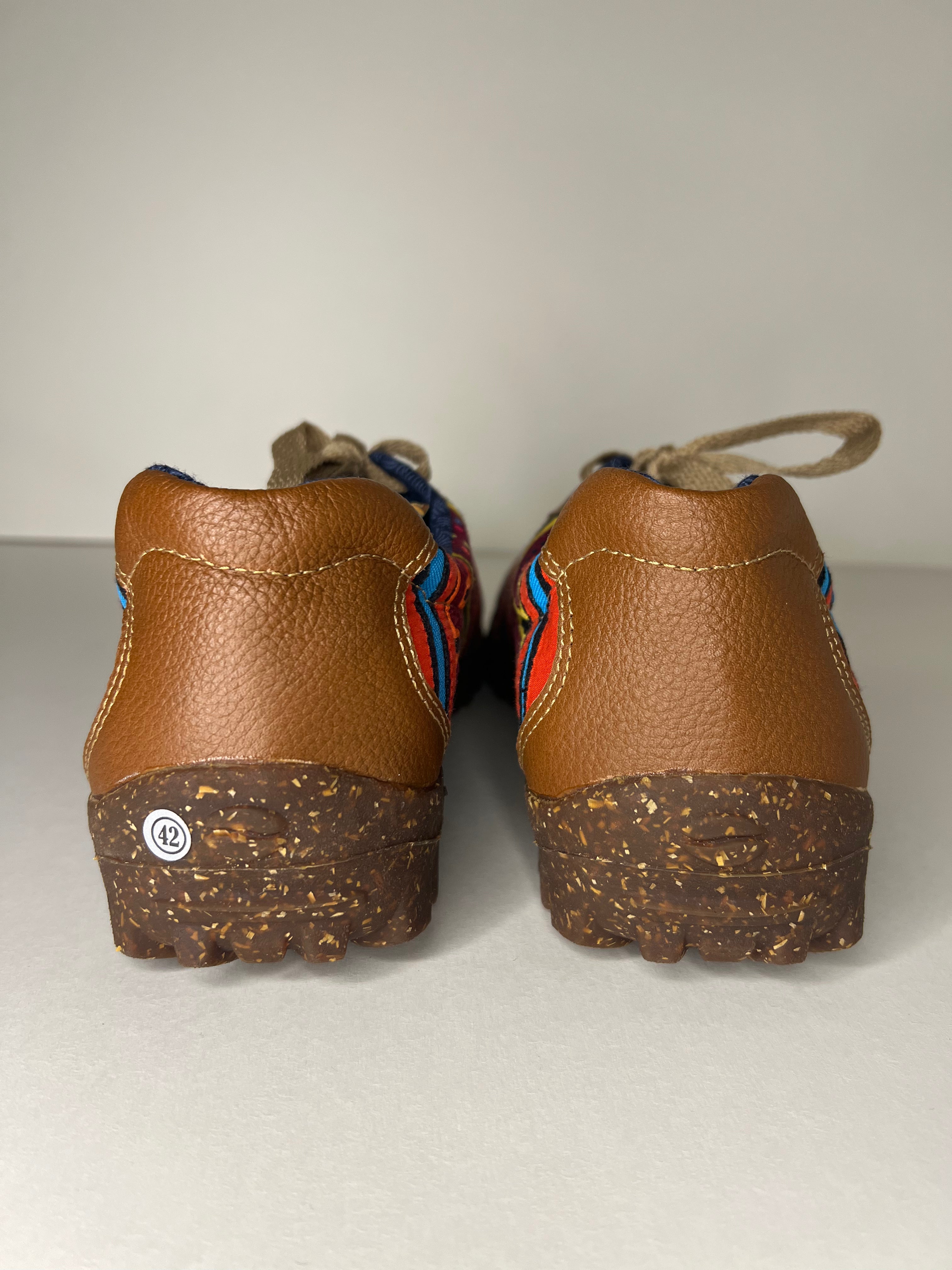 Mola Tennies – Camino Colorido