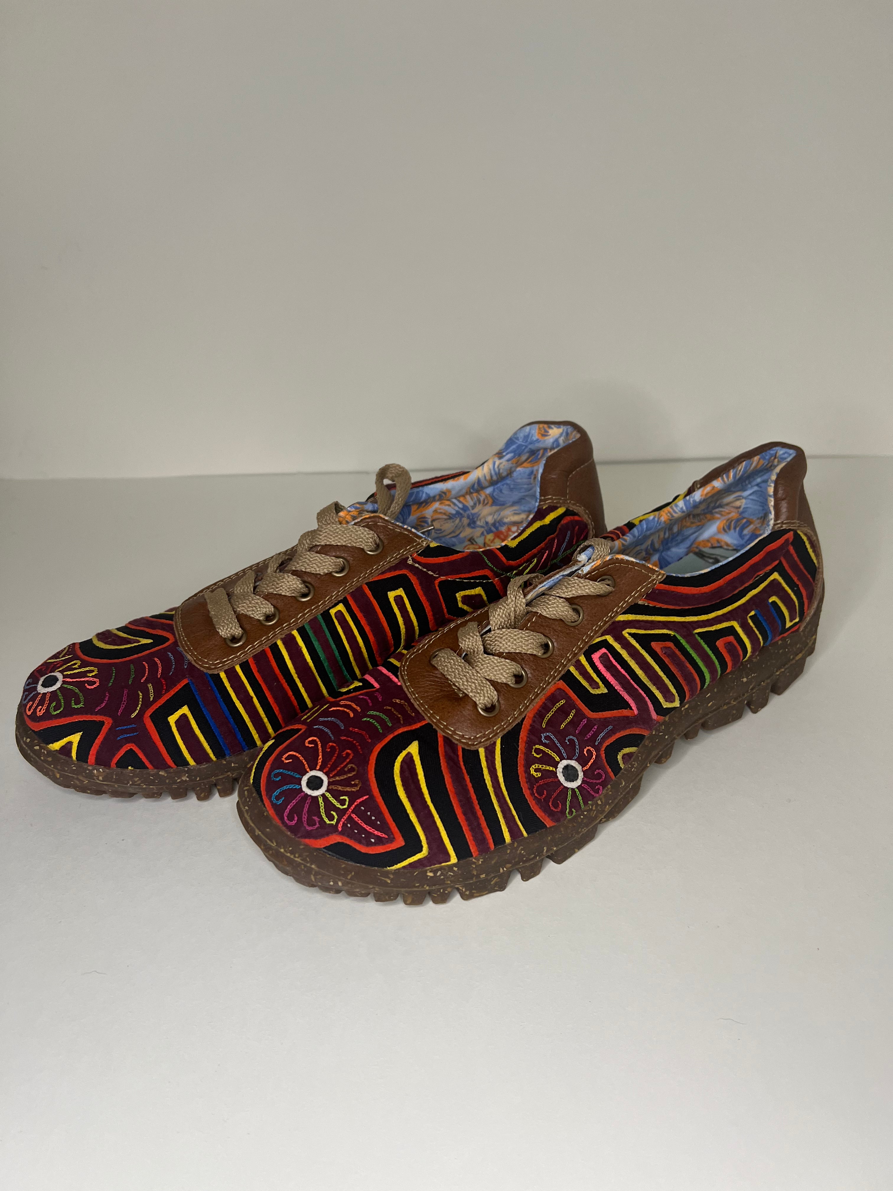 Mola Tennie - The Ojo de Sol