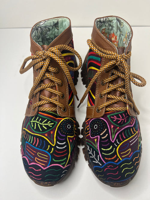 Mola Boot - The Swan