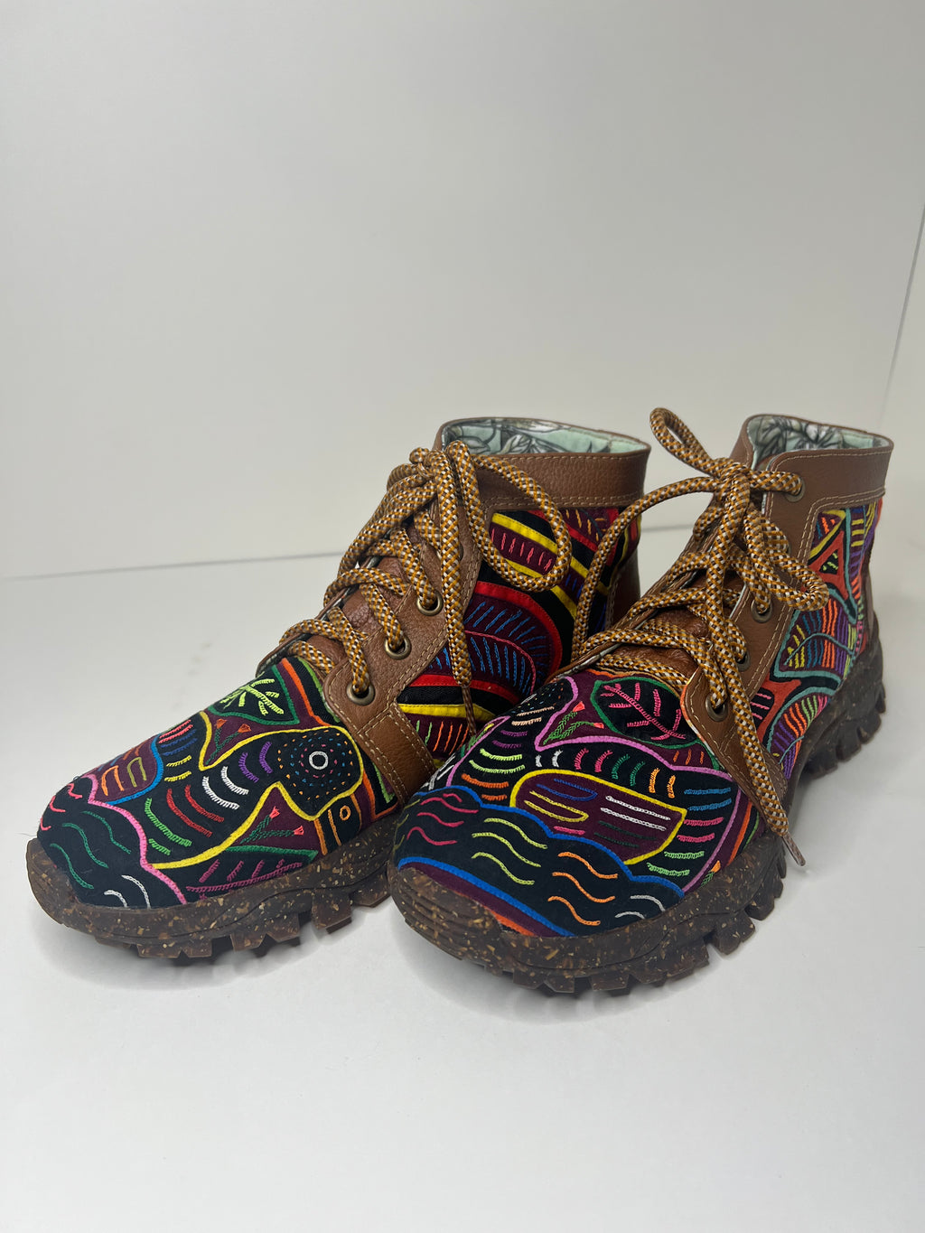 Mola Boot - The Swan