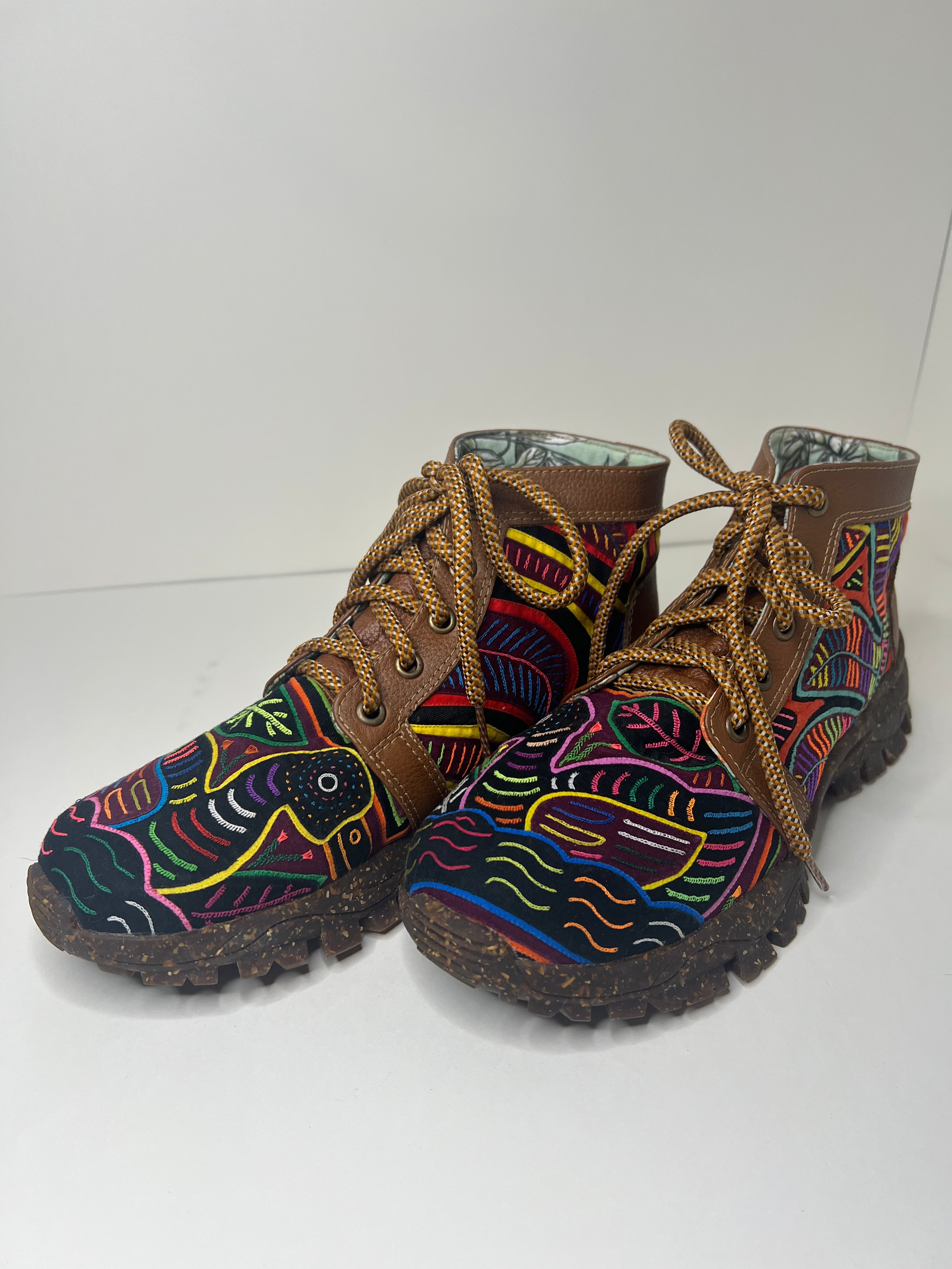 Mola Boot - The Swan