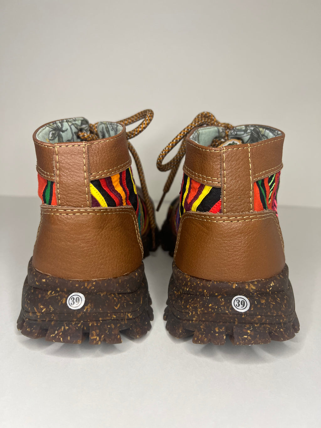 Mola Boot - The Swan