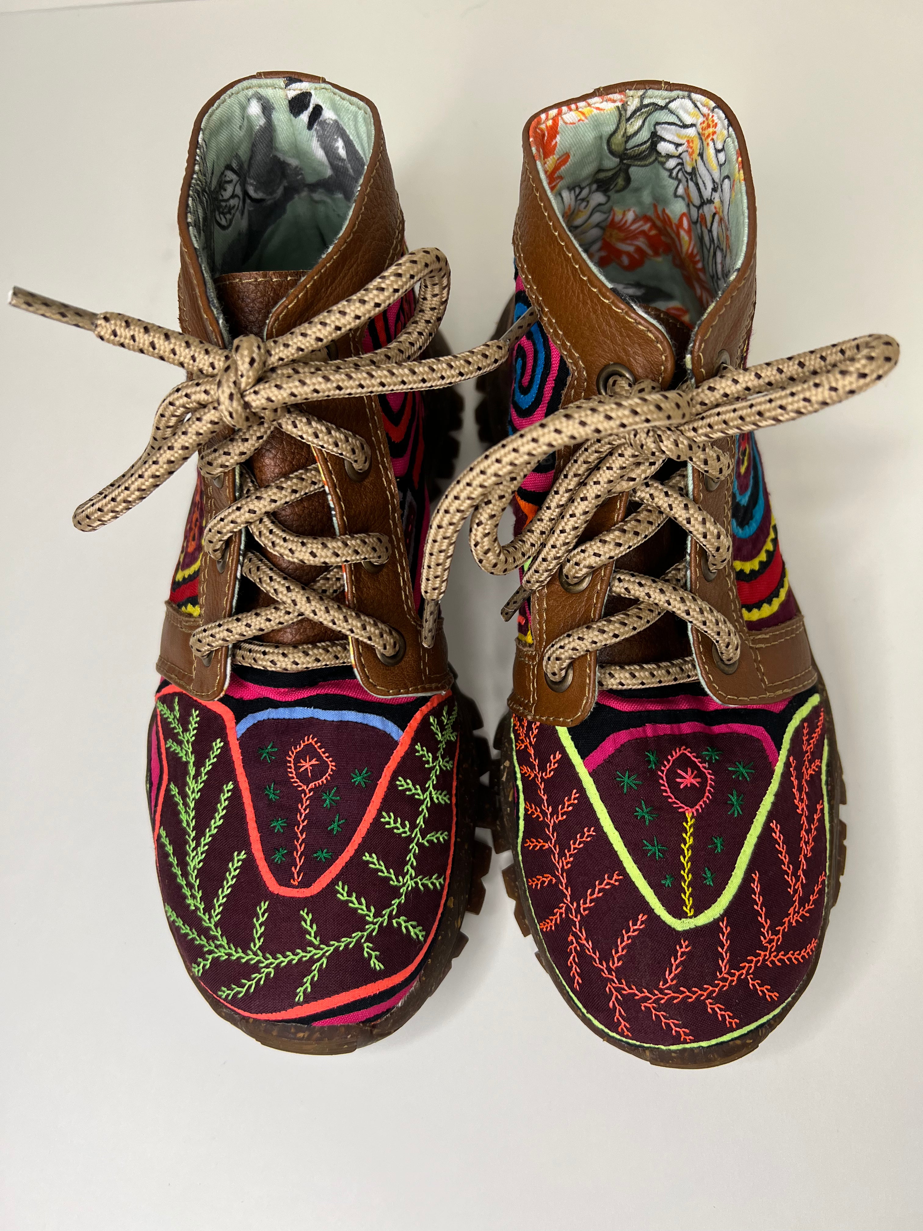 Mola Boot - The Sonrisa