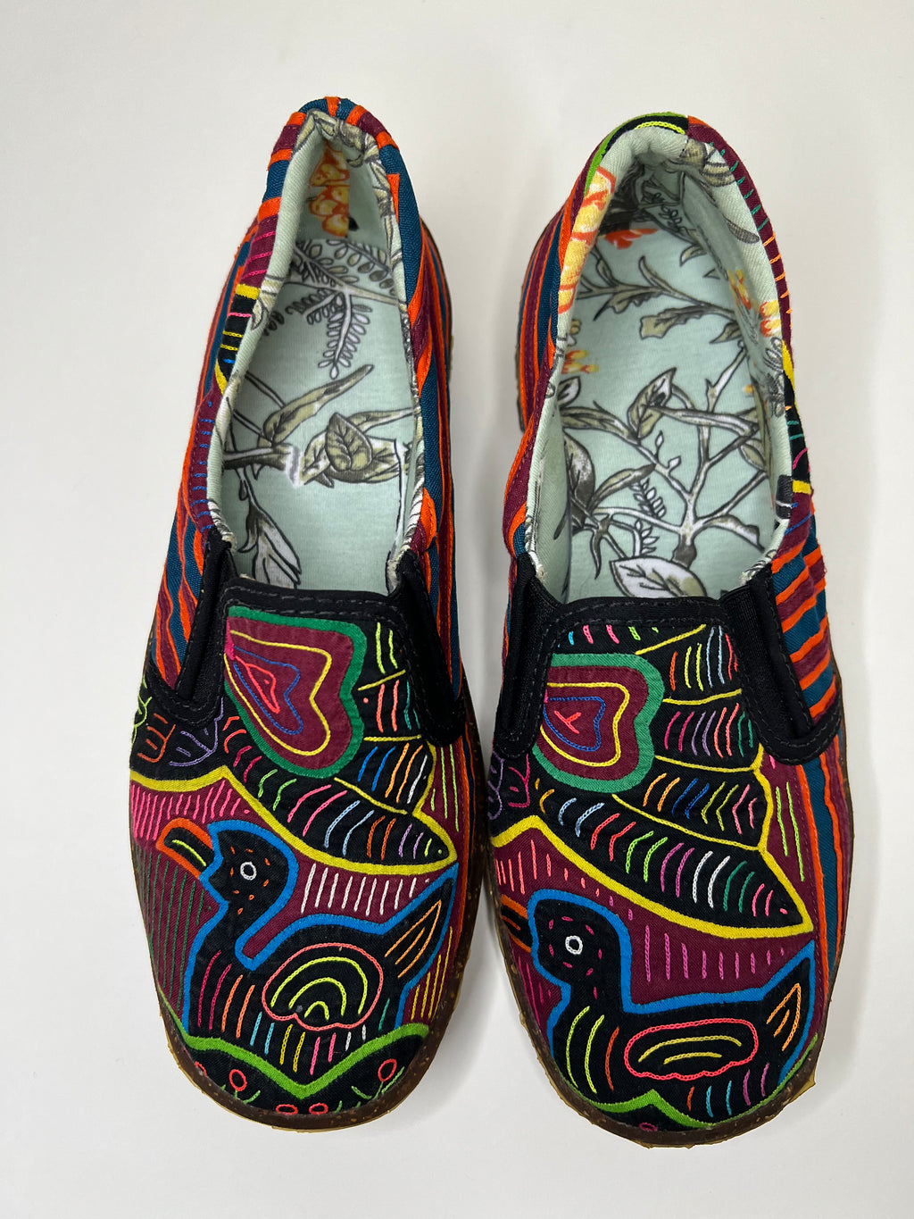 Mola Moccasins - The Pájaros