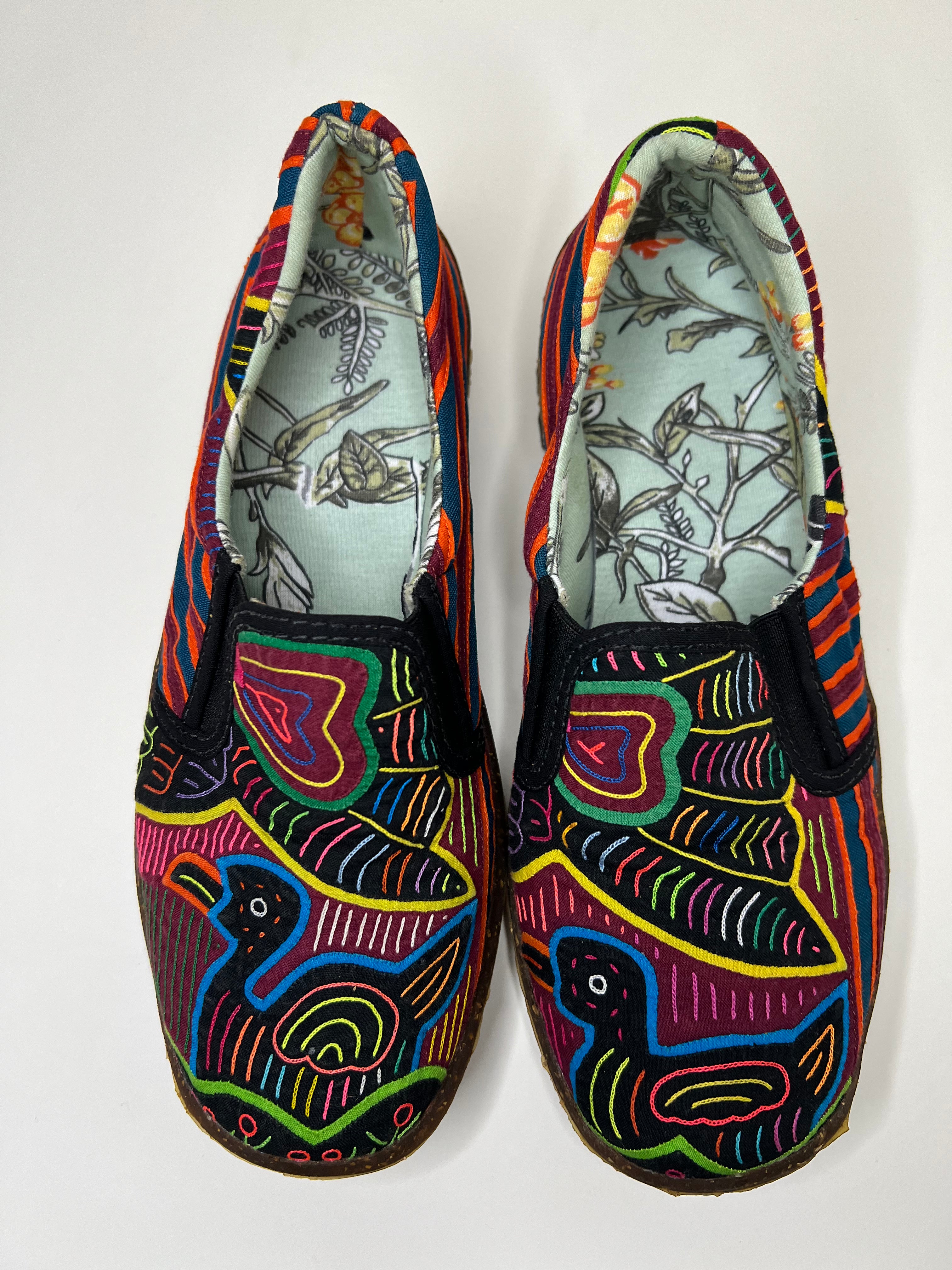 Mola Moccasins - The Pájaros