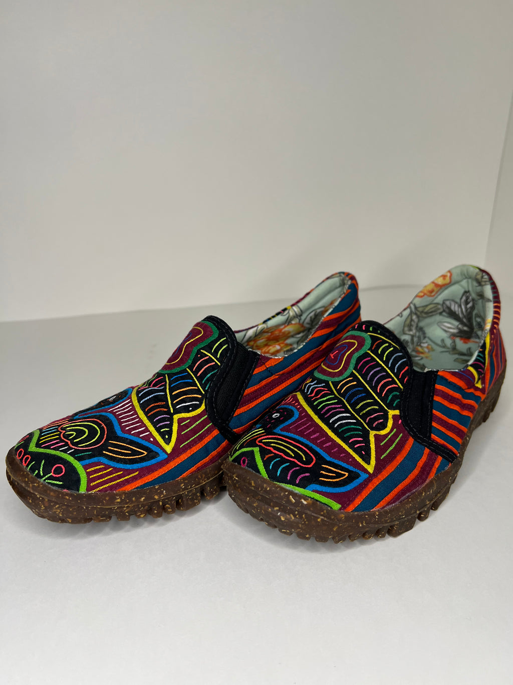 Mola Moccasins - The Pájaros