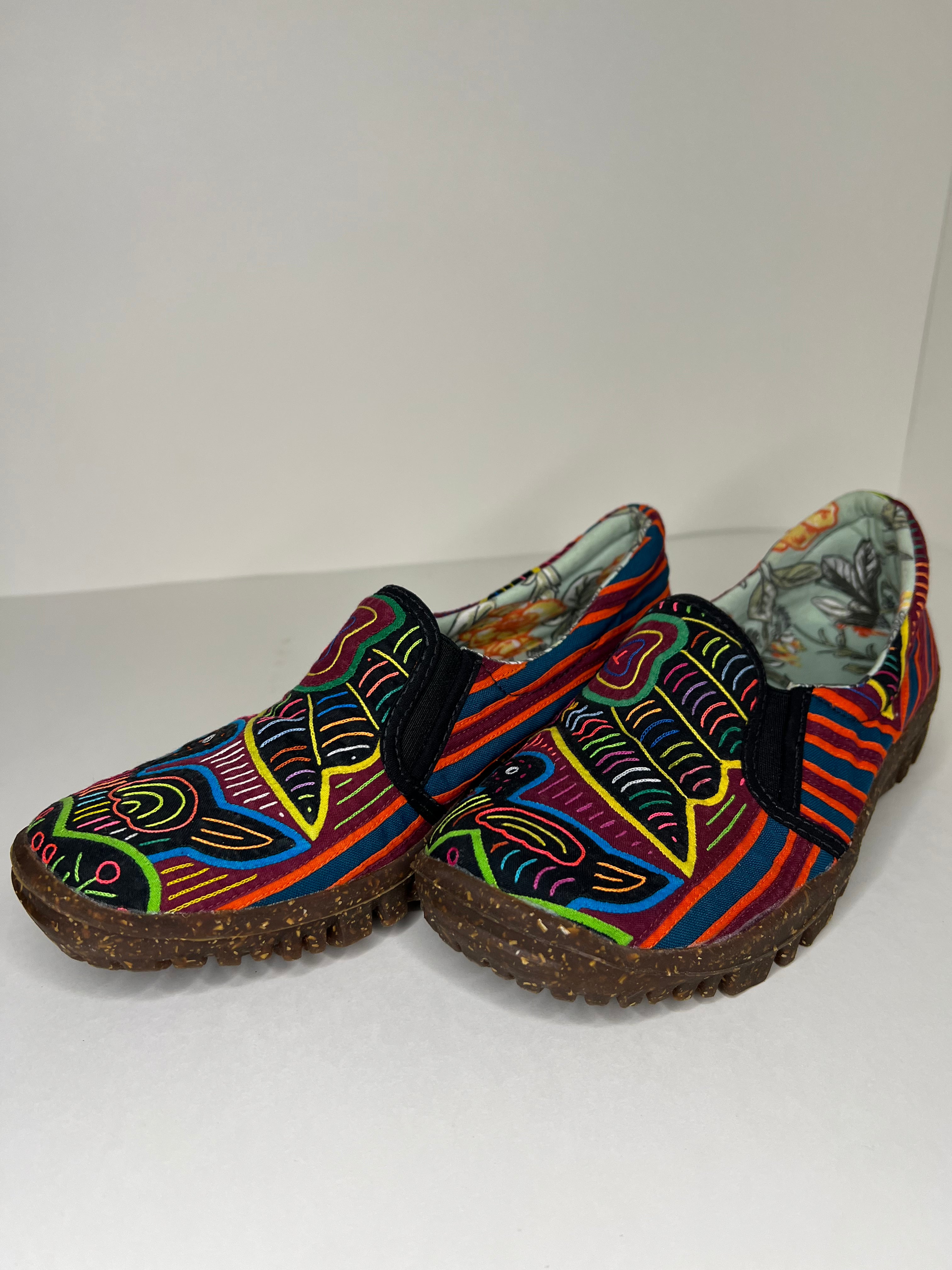 Mola Moccasins - The Pájaros