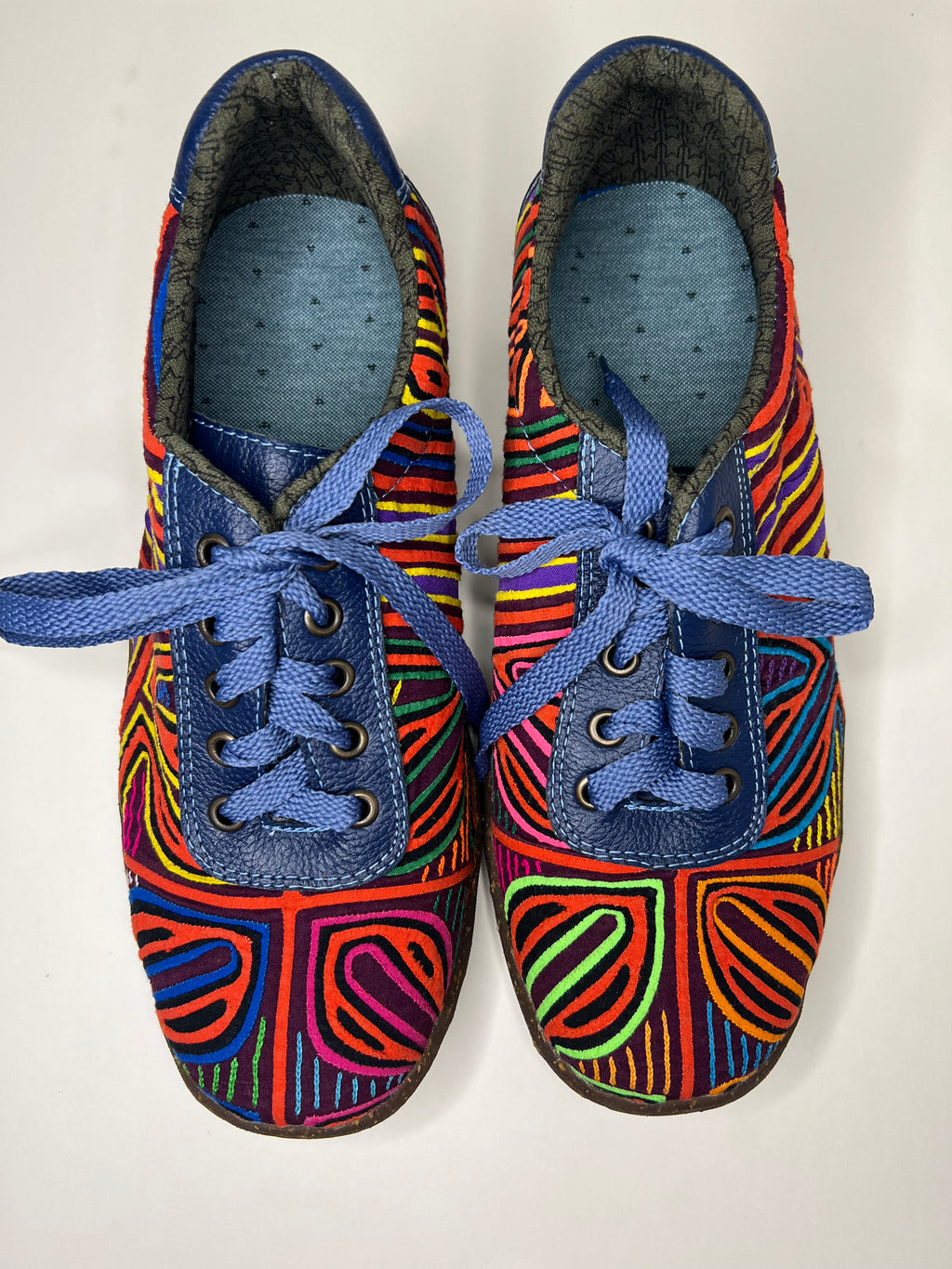 Mola Tennies - The Prisma