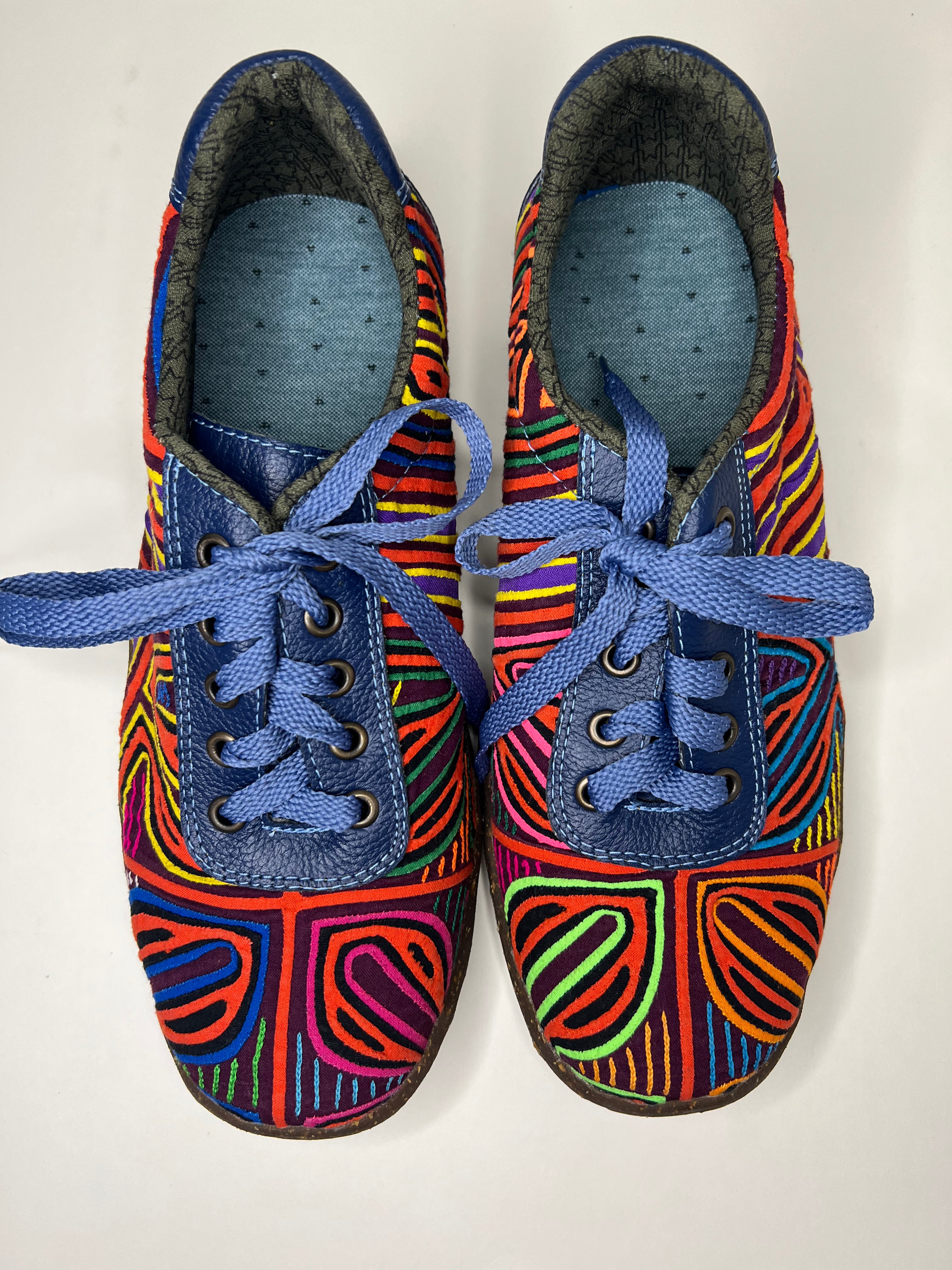 Mola Tennies - The Prisma